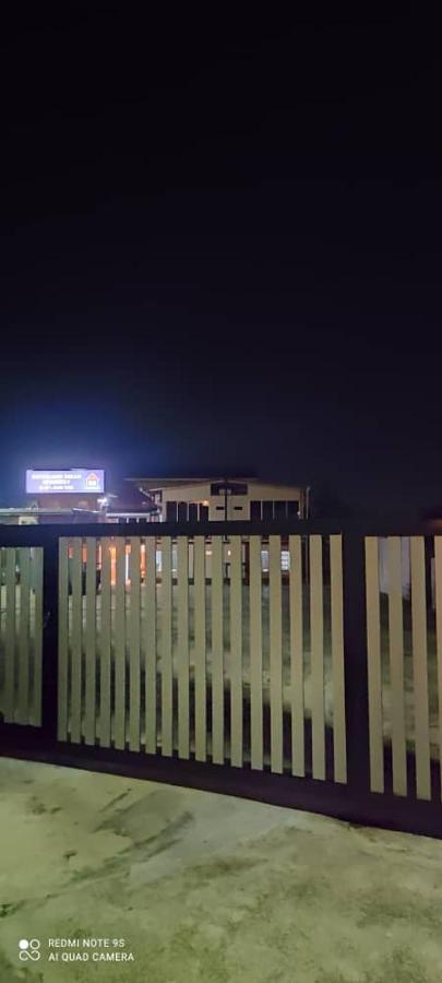 Kenyalang Urban Homestay Кучинг Экстерьер фото